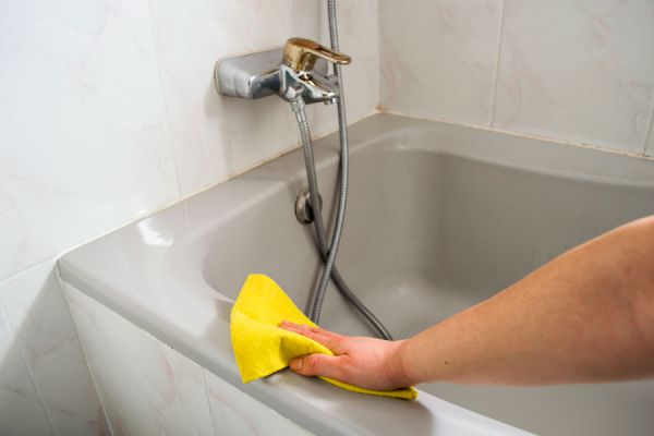 Truco casero para limpiar la bañera. Como quitar manchas amarillas de la bañera. Elimina las manchas de la bañera Truco casero para limpiar la bañera. Como quitar manchas amarillas de la bañera. Elimina las manchas de la bañera