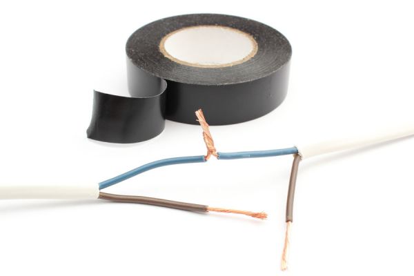 Cómo cubrir las uniones de cables eléctricos con cinta aislante Cómo cubrir las uniones de cables eléctricos con cinta aislante