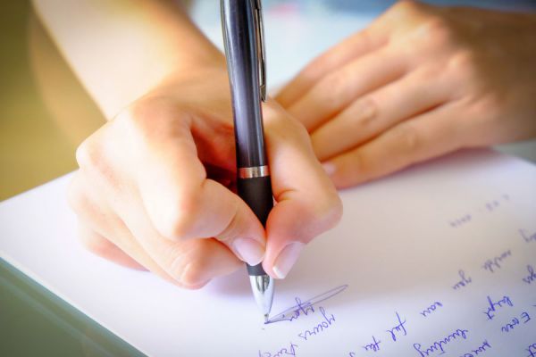 Guía para Escribir una carta Formal (con Ejemplos)