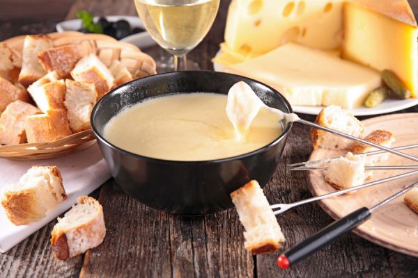 Cómo comer la fondue de queso Cómo comer la fondue de queso