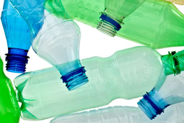 Pasos para crear bolsos o canastos con botellas de plástico. Reciclaje de botellas de plástico: creando un bolso o canasto Pasos para crear bolsos o canastos con botellas de plástico. Reciclaje de botellas de plástico: creando un bolso o canasto