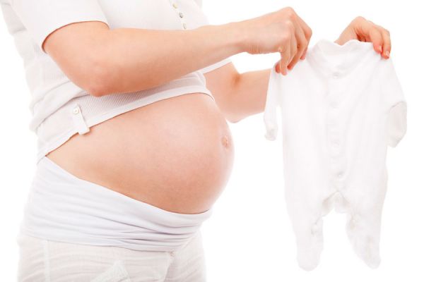 Cuidados de la ropa para un recién nacido. Tips para cuidar la ropa de un bebé recién nacido. Cómo lavar la ropa del recién nacido.