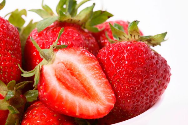 Propiedades y beneficios de las fresas o frutillas. Usos y beneficios de las fresas. Composición y propiedades de las fresas o frutillas Propiedades y beneficios de las fresas o frutillas. Usos y beneficios de las fresas. Composición y propiedades de las fresas o frutillas