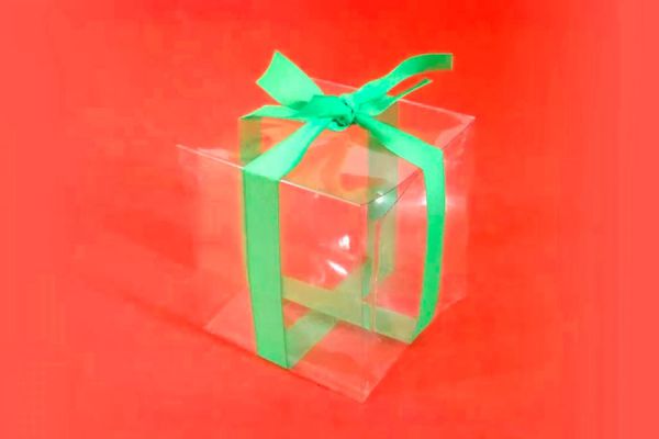 Guia para crear una caja transparente con dos botellas de plástico. Cómo reciclar botellas de plástico y hacer una caja para regalar Guia para crear una caja transparente con dos botellas de plástico. Cómo reciclar botellas de plástico y hacer una caja para regalar