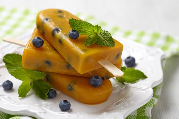 Recetas de paletas heladas con yogurt, frutas y golosinas. 3 ideas fáciles para hacer tus propias paletas heladas.