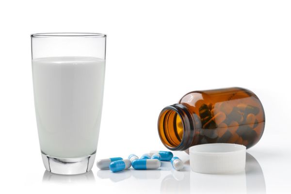 Bebidas para acompañar los medicamentos. Con qué bebidas se deben consumir los remedios. Guía para tomar farmacos o medicamentos Bebidas para acompañar los medicamentos. Con qué bebidas se deben consumir los remedios. Guía para tomar farmacos o medicamentos