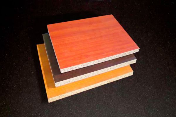 Pasos para aplicar melamina. Qué es la melamina y cómo se usa? Reparar un mueble de madera con melamina Pasos para aplicar melamina. Qué es la melamina y cómo se usa? Reparar un mueble de madera con melamina