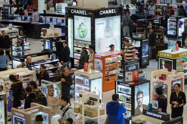 Tips para hacer compras en el free shop. Cómo comprar productos en el free shop. Claves para hacer compras en el duty free Tips para hacer compras en el free shop. Cómo comprar productos en el free shop. Claves para hacer compras en el duty free