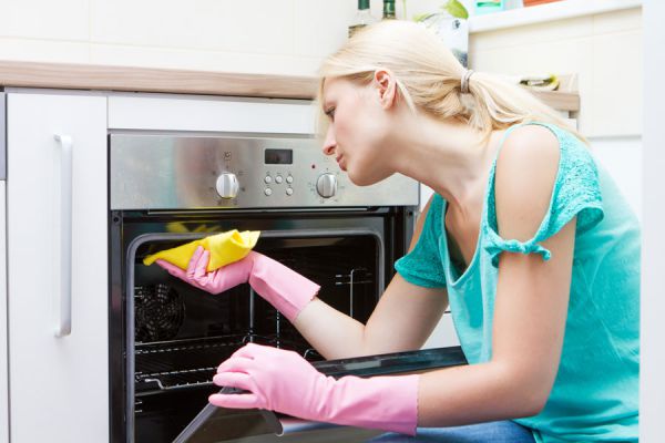 Pasos para una limpieza profunda del horno. Aprende a limpiar el horno facilmente. Tips de limpieza para el horno
