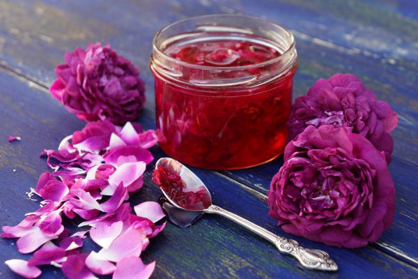 Cómo preparar jalea de rosas. Ingredientes y preparación del a jalea de rosas. Cómo preparar mermelada de pétalos de rosa. Receta de jalea de rosas Cómo preparar jalea de rosas. Ingredientes y preparación del a jalea de rosas. Cómo preparar mermelada de pétalos de rosa. Receta de jalea de rosas