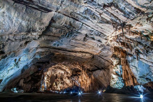 Recorrer cuevas y cavernas. Guía para hacer turismo de cuevas. Los mejores destinos para recorrer cuevas. Cómo visitar cuevas y cavernas