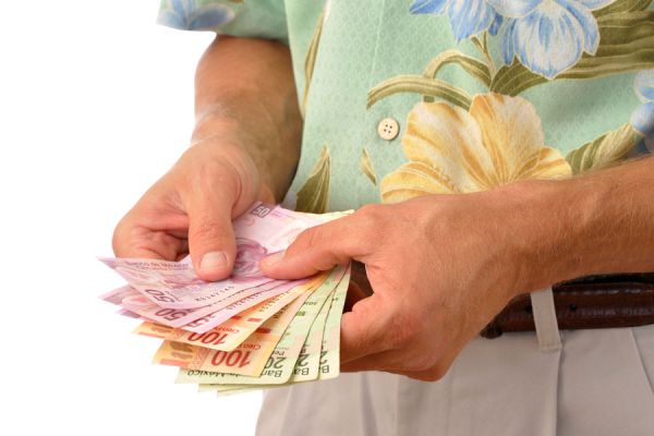 Tips para cuidar del dinero durante un viaje. cómo evitar robos durante un viaje. Consejos para cuidar el dinero en un viaje