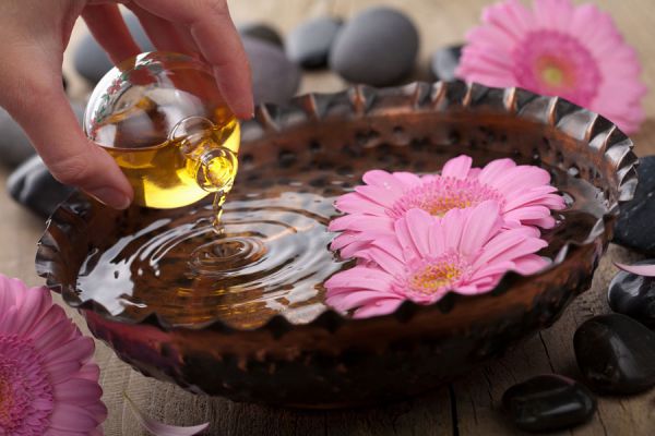 Cómo usar la aromaterapia para combatir la depresión. Curar la depresión con aceites esenciales. Aceites esenciales y aromaterapia para la depresion