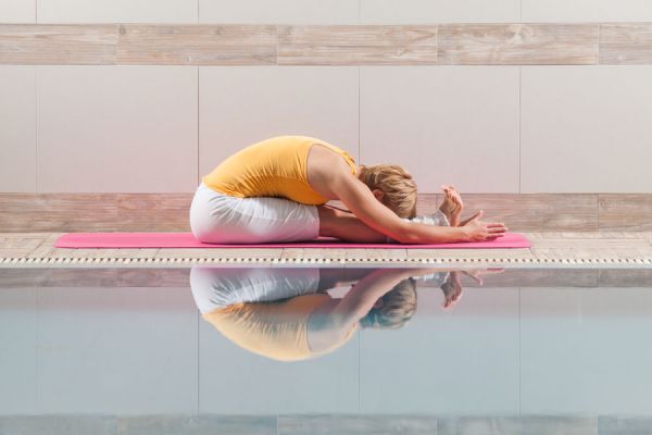 Posiciones de yoga para principiantes. 5 asanas de yoga para principiantes. 5 posturas basicas de yoga