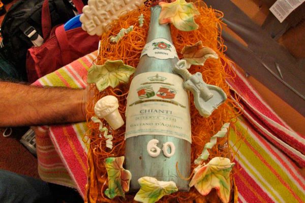 Receta para hacer un pastel con forma de botella. Cómo preparar un pastel dentro de una botella. Dos formas de hacer pasteles con forma de botella Receta para hacer un pastel con forma de botella. Cómo preparar un pastel dentro de una botella. Dos formas de hacer pasteles con forma de botella