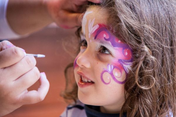 Cómo preparar pintura facial para niños. Cómo hacer pinturas faciales caseras. Receta para hacer pintura facial en casa Cómo preparar pintura facial para niños. Cómo hacer pinturas faciales caseras. Receta para hacer pintura facial en casa