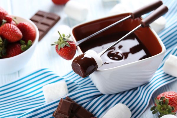 Cómo preparar fondue de chocolate. Recetas para hacer fondue de chocolate. Tips para preparar fondue de chocolate Cómo preparar fondue de chocolate. Recetas para hacer fondue de chocolate. Tips para preparar fondue de chocolate