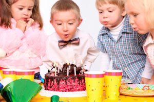Ilustración de Cómo lograr un cumpleaños inolvidable para niños