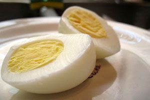 Cómo pelar los huevos cocidos