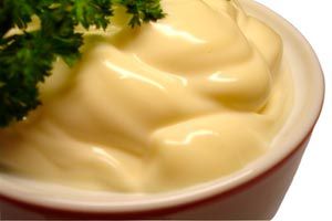 Cómo quitar manchas de mayonesa