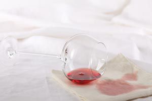 Cómo eliminar las manchas de vino