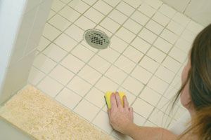 Trucos caseros para quitar el moho de los azulejos del baño. Cómo eliminar el moho y la humedad en el baño. Tips para quitar manchas de moho y humedad