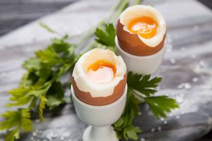Cómo cocinar huevos mollets
