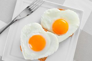 Cómo preparar huevos al plato