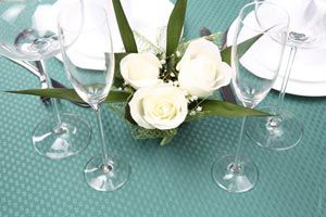 Como adornar una mesa romantica?