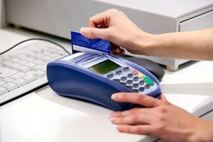 Ilustración de Cómo usar una tarjeta de crédito con criterio