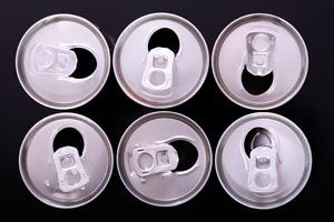 Cómo reutilizar las latas de bebidas