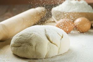 Cómo hacer masa de pan para modelar