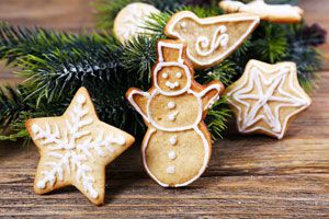 Ilustración de Cómo decorar el árbol de Navidad con adornos de pan