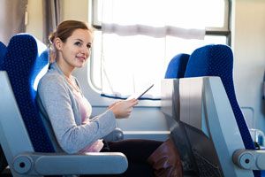 Ilustración de Cómo comportarse en un avión, tren o autobús