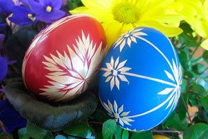 Cómo hacer huevos de colores para Pascuas