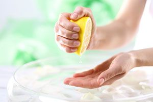 Cómo blanquear las uñas con limón