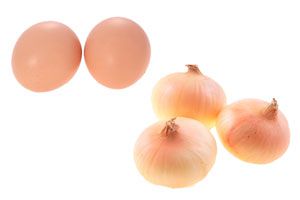 Huevos de colores teñidos con cebollas Huevos de colores teñidos con cebollas