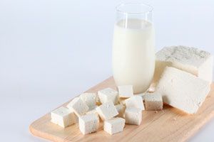 El queso fresco casero se obtiene del suero de la leche cuajada