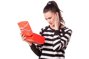Cómo actuar para agradecer regalos. Qué hacer si un regalo no nos gusta. Tips para mostrar agradecimiento por un obsequio