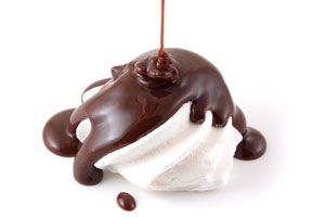 Cómo preparar bocaditos de merengue bañados en chocolate. Ingredientes y preparación para hacer merengue con chocolate
