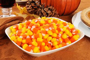 Ingredientes y preparación para hacer dulces de maíz o corn candy tradicionales de halloween. Cómo hacer corn candy en casa