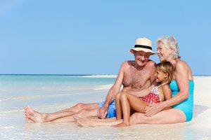 Cómo ir de vacaciones con los nietos. Consejos para organizar un viaje con los nietos. tips para llevar de vacaciones a los nietos