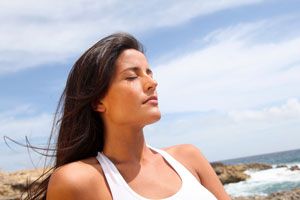 Métodos para adelgazar respirando. 3 técnicas para adelgazar respirando. Cómo bajar de peso respirando. Adelgazar desde la respiración