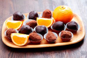 Cómo preparar medallones de naranja con chocolate. Guía para hacer medallones de naranja caseros. Ingredientes para hacer medallones de naranja