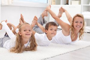 Las mejores posturas de yoga para niños. Ejercicios de yoga para hacer con tus hijos. 4 posturas de yoga para niños