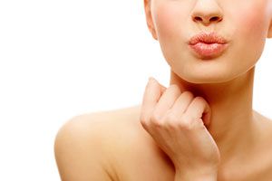 Pasos para tener labios sexis. cómo lucir labios más sensuales. Cómo lograr labios más sexis. Guía para mejorar el aspecto de los labios