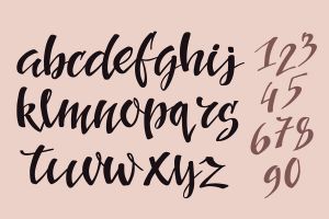 Las tipografías se diseñan escribiendo todas las letras del abecedario, incluyendo números y caracteres especiales.